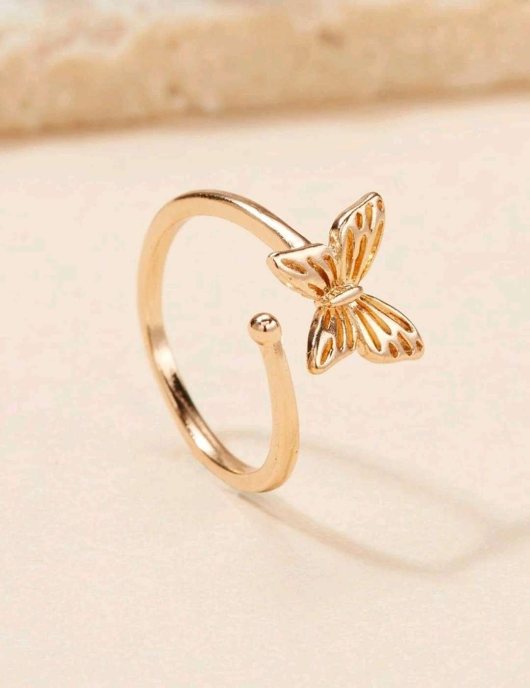 خاتم اصبع القدم زخرفة فراشة