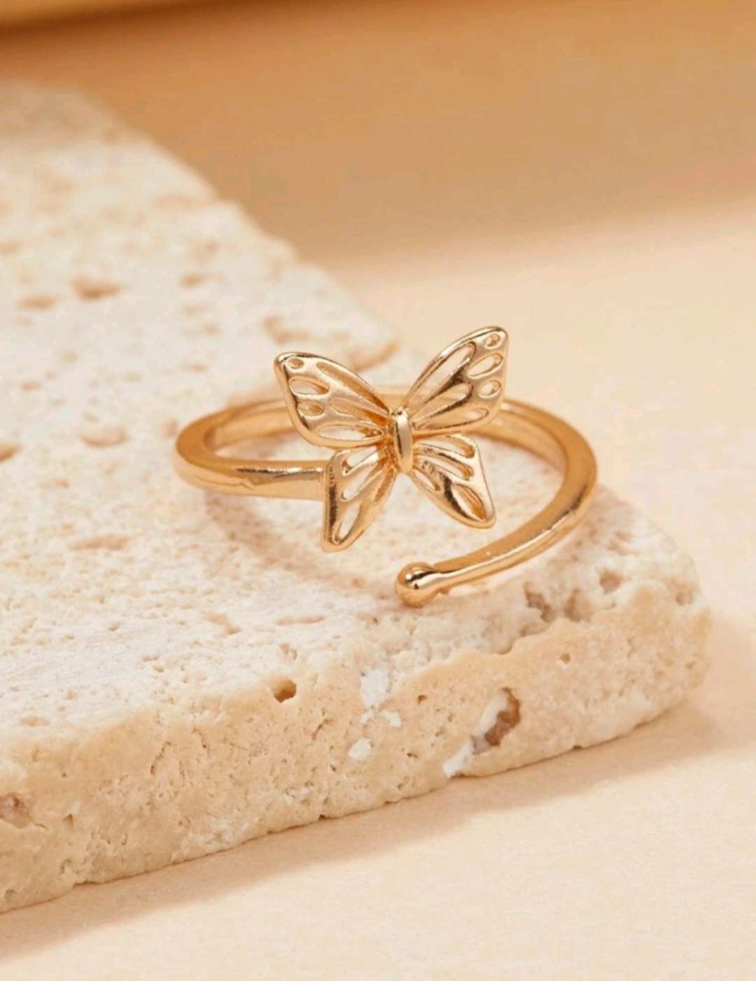 خاتم اصبع القدم زخرفة فراشة