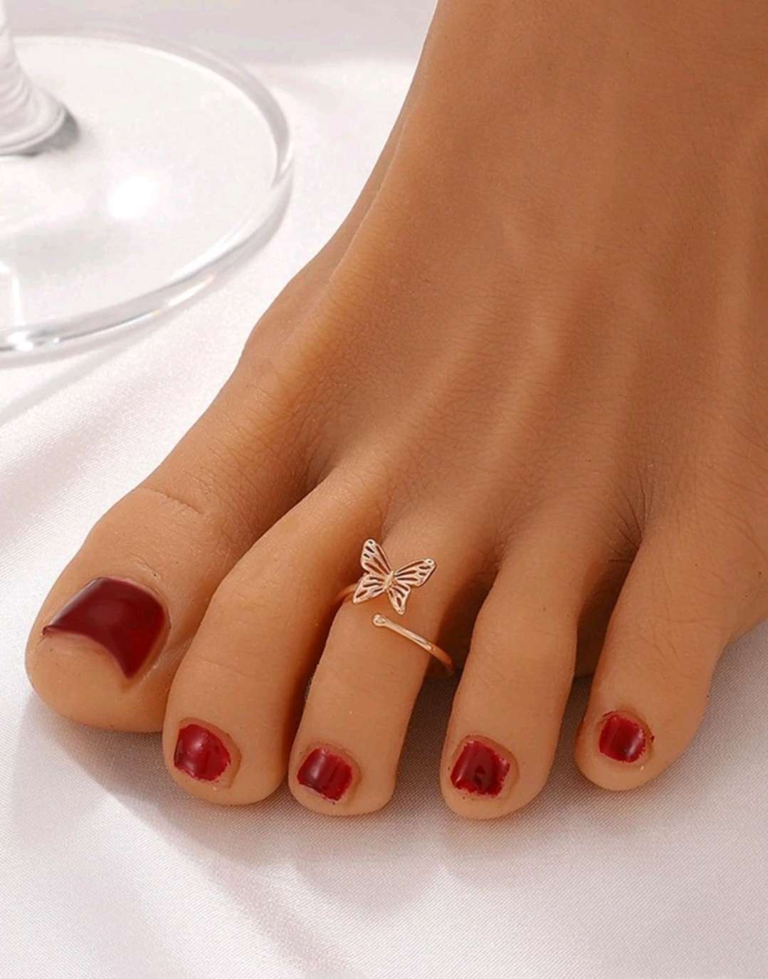 خاتم اصبع القدم زخرفة فراشة